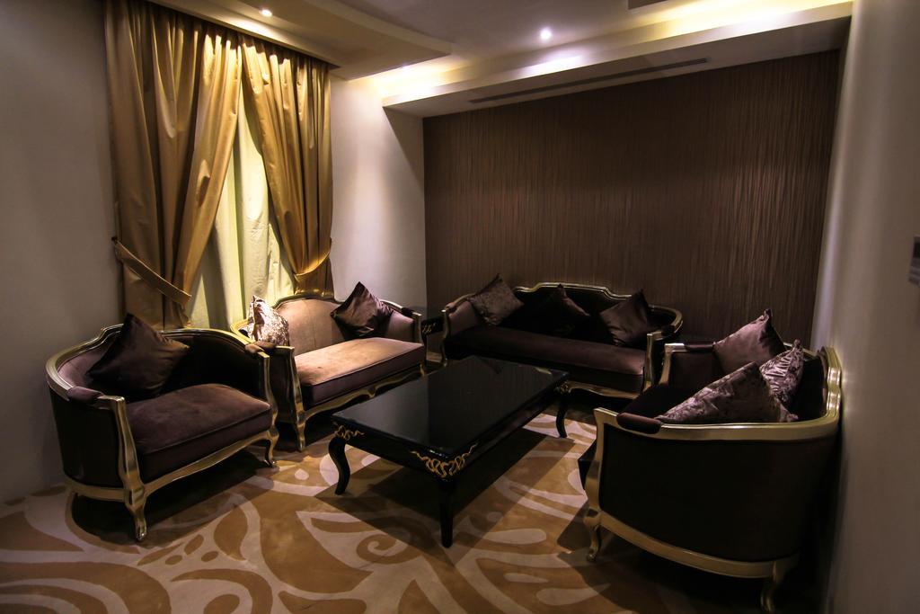 Rest Night Hotel Apartment Riadh Zimmer foto A living room in a hotel