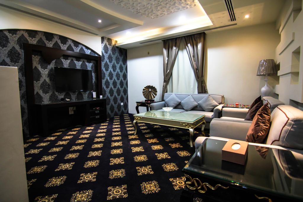 Rest Night Hotel Apartment Riadh Zimmer foto A private suite at the airport