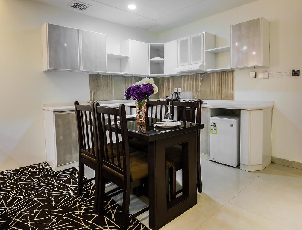 Rest Night Hotel Apartment Riadh Exterior foto A kitchen in a serviced apartment in Cairo, Egypt