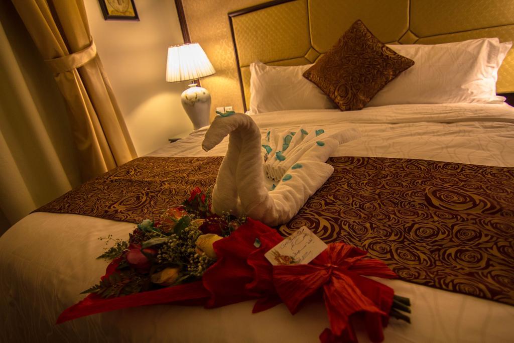 Rest Night Hotel Apartment Riadh Zimmer foto A towel swan