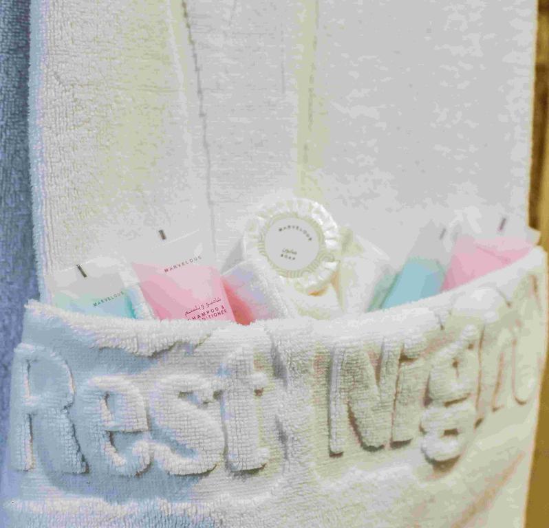 Rest Night Hotel Apartment Riadh Exterior foto A basket of toiletries